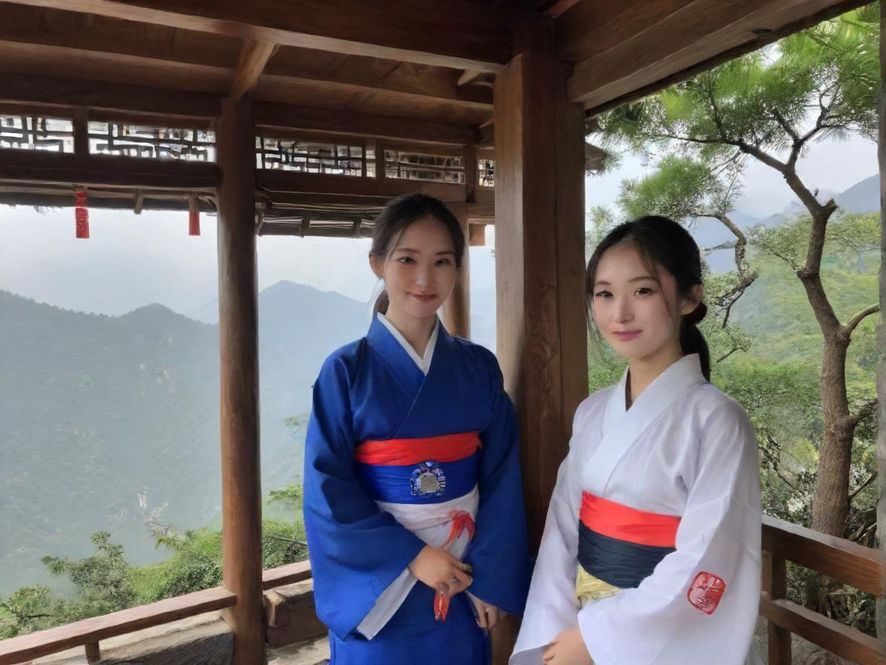 佛山豪华桑拿会所大堂，现代奢华风格