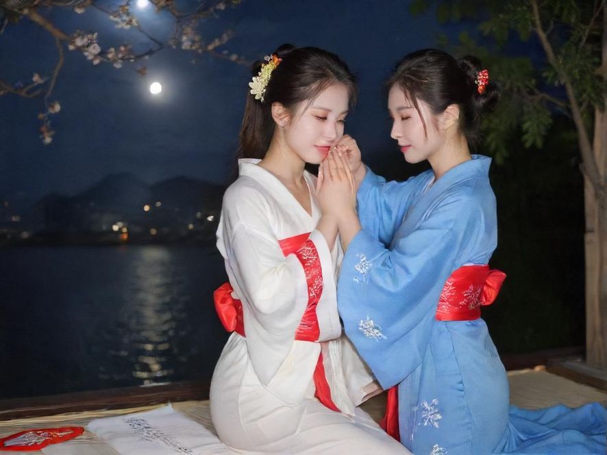 深圳夜场会所霓虹灯光桑拿休息区