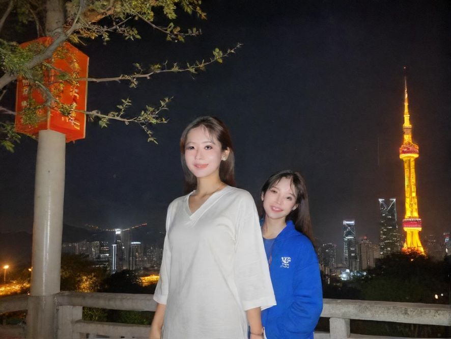 广州白云区一家现代奢华风格休闲会所的入口