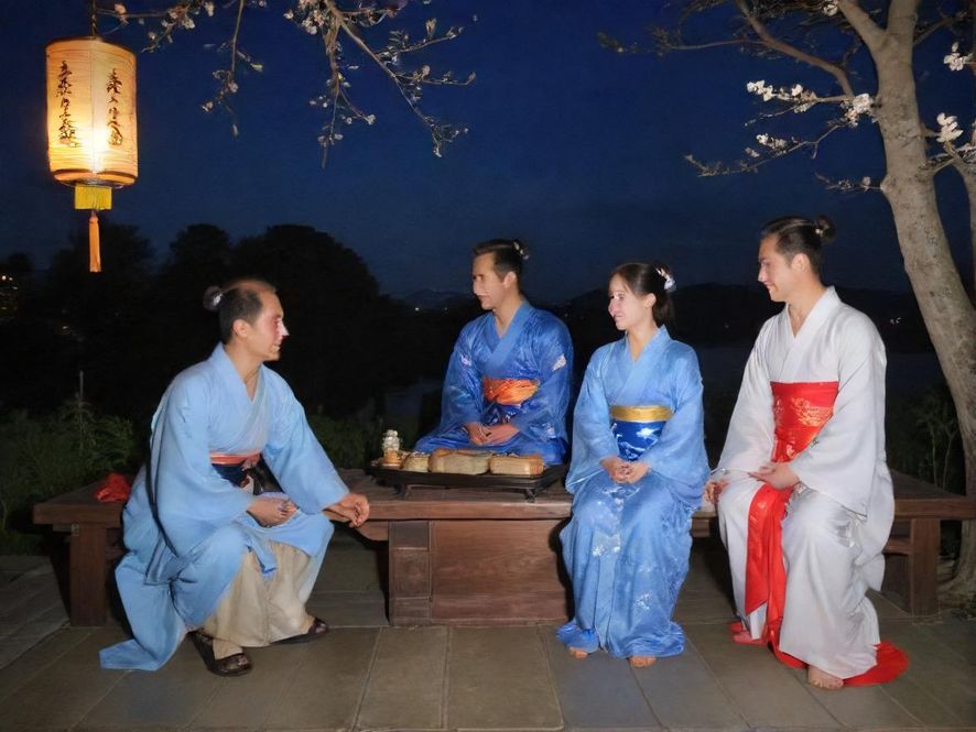 广州百花丛入口，仿佛通往另一个世界