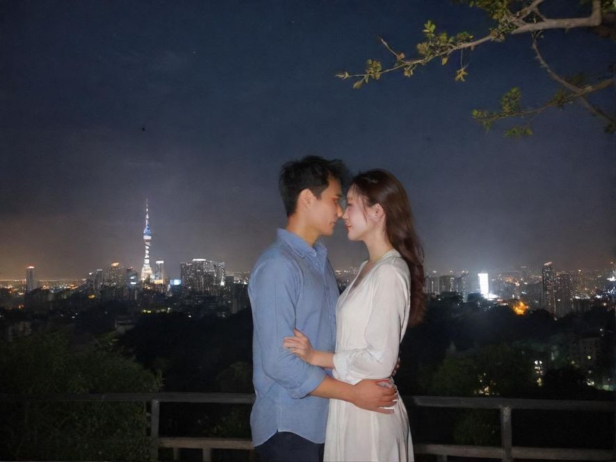 广州夜色下,潮男潮女们尽情享受夜蒲的魅力